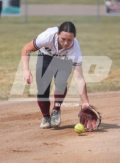 Thumbnail 1 in Independence vs Davenport West (West Delaware Invitational) photogallery.