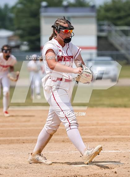 Thumbnail 1 in Independence vs Davenport West (West Delaware Invitational) photogallery.