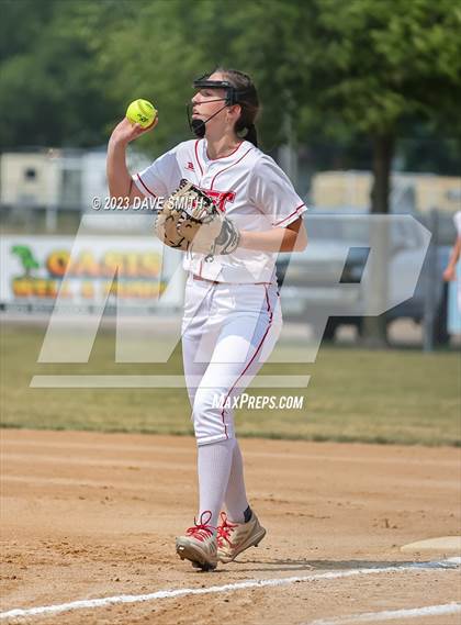 Thumbnail 2 in Independence vs Davenport West (West Delaware Invitational) photogallery.