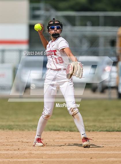 Thumbnail 3 in Independence vs Davenport West (West Delaware Invitational) photogallery.