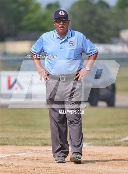Thumbnail 3 in Independence vs Davenport West (West Delaware Invitational) photogallery.