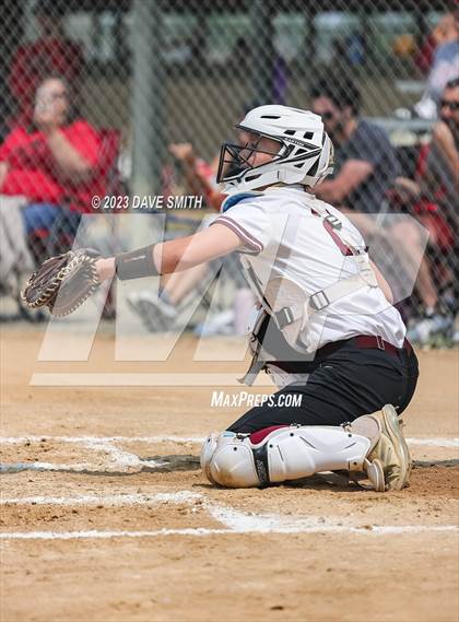 Thumbnail 2 in Independence vs Davenport West (West Delaware Invitational) photogallery.