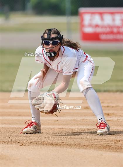 Thumbnail 3 in Independence vs Davenport West (West Delaware Invitational) photogallery.