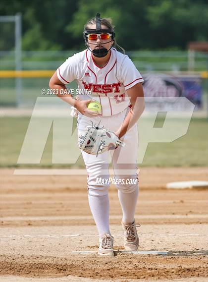Thumbnail 3 in Independence vs Davenport West (West Delaware Invitational) photogallery.