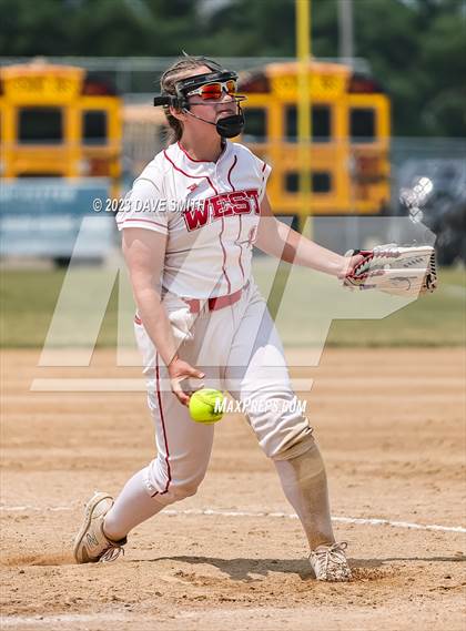 Thumbnail 3 in Independence vs Davenport West (West Delaware Invitational) photogallery.