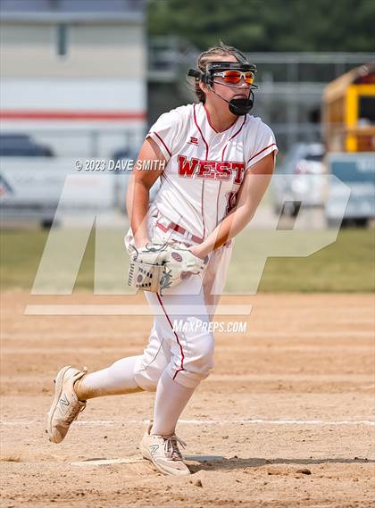 Thumbnail 3 in Independence vs Davenport West (West Delaware Invitational) photogallery.