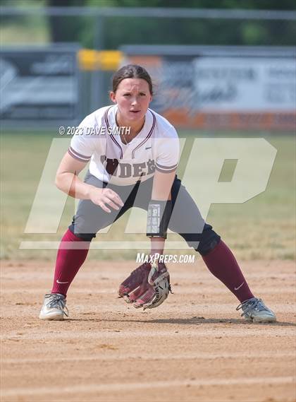 Thumbnail 1 in Independence vs Davenport West (West Delaware Invitational) photogallery.