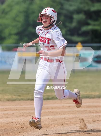 Thumbnail 3 in Independence vs Davenport West (West Delaware Invitational) photogallery.