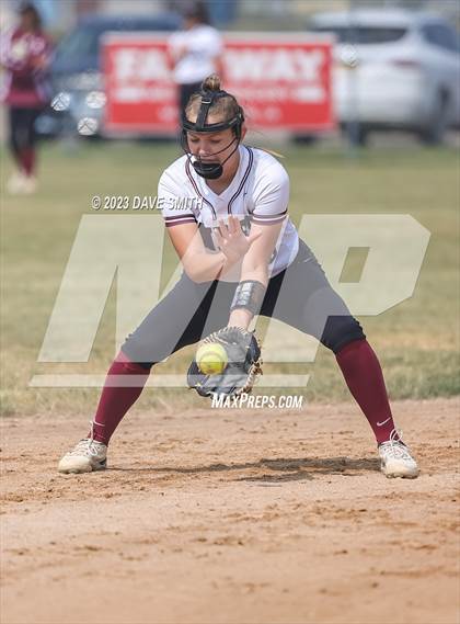 Thumbnail 1 in Independence vs Davenport West (West Delaware Invitational) photogallery.