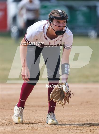 Thumbnail 1 in Independence vs Davenport West (West Delaware Invitational) photogallery.