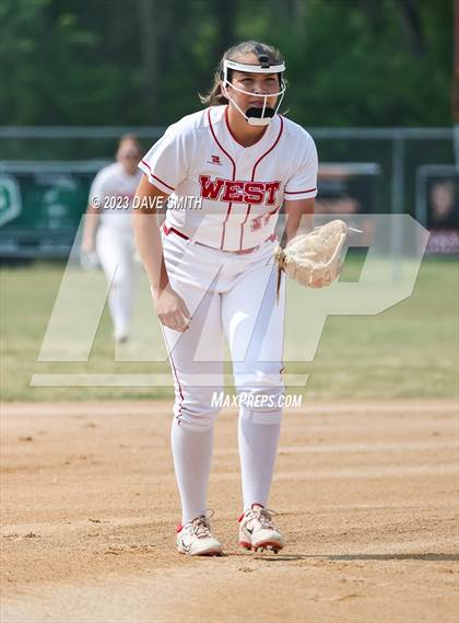 Thumbnail 1 in Independence vs Davenport West (West Delaware Invitational) photogallery.