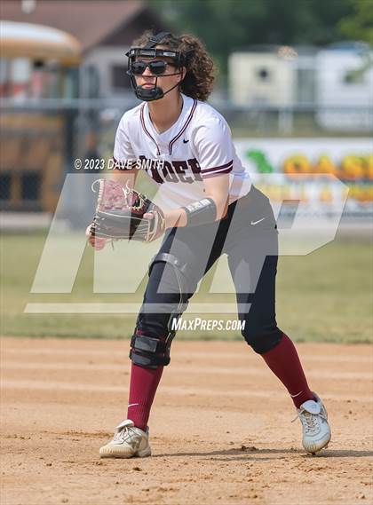 Thumbnail 2 in Independence vs Davenport West (West Delaware Invitational) photogallery.
