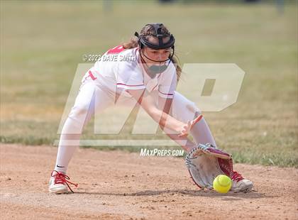 Thumbnail 3 in Independence vs Davenport West (West Delaware Invitational) photogallery.