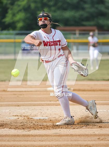 Thumbnail 3 in Independence vs Davenport West (West Delaware Invitational) photogallery.