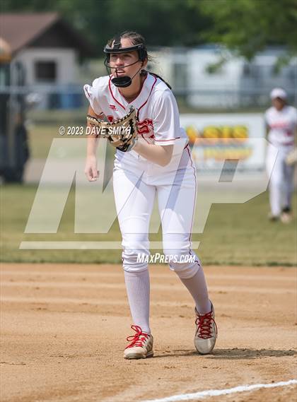 Thumbnail 3 in Independence vs Davenport West (West Delaware Invitational) photogallery.