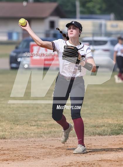 Thumbnail 3 in Independence vs Davenport West (West Delaware Invitational) photogallery.