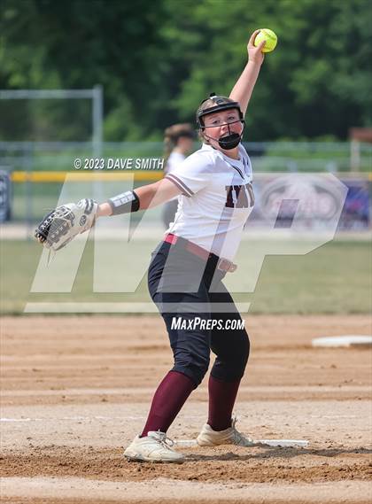 Thumbnail 3 in Independence vs Davenport West (West Delaware Invitational) photogallery.