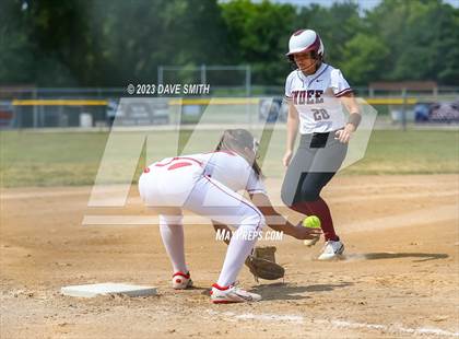 Thumbnail 3 in Independence vs Davenport West (West Delaware Invitational) photogallery.