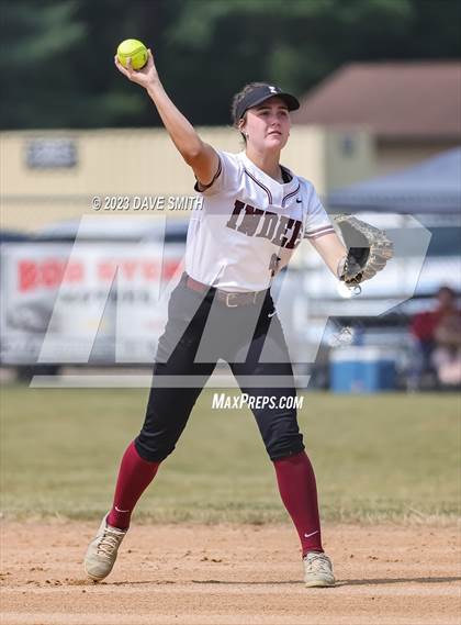 Thumbnail 1 in Independence vs Davenport West (West Delaware Invitational) photogallery.