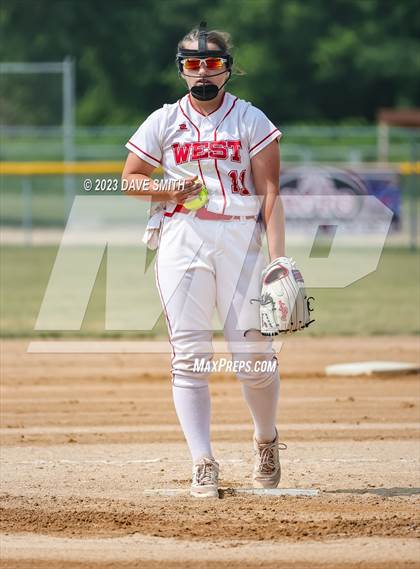 Thumbnail 3 in Independence vs Davenport West (West Delaware Invitational) photogallery.