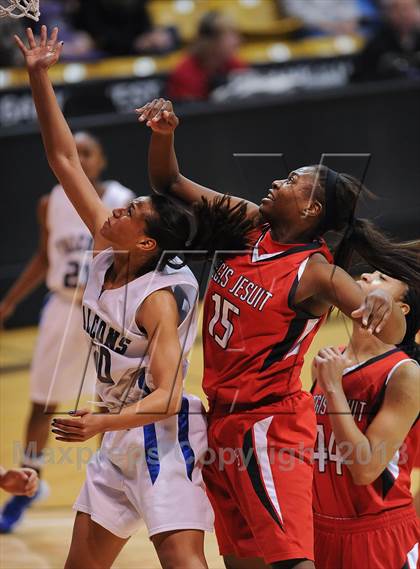 Thumbnail 3 in Regis Jesuit vs. Highlands Ranch (CHSAA 5A Final) photogallery.