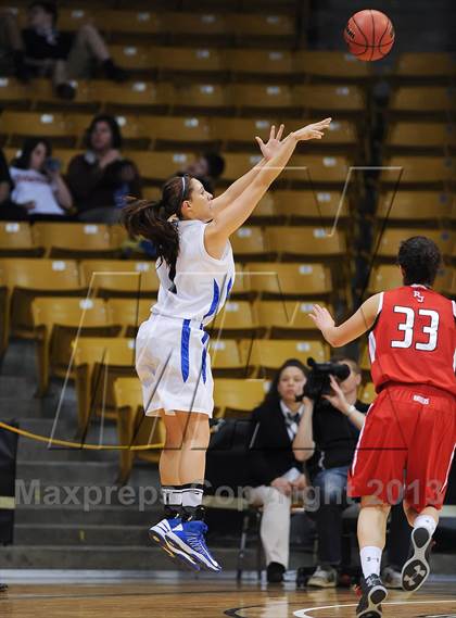 Thumbnail 2 in Regis Jesuit vs. Highlands Ranch (CHSAA 5A Final) photogallery.