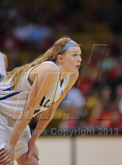 Thumbnail 2 in Regis Jesuit vs. Highlands Ranch (CHSAA 5A Final) photogallery.