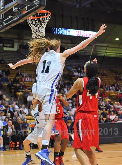 Thumbnail 2 in Regis Jesuit vs. Highlands Ranch (CHSAA 5A Final) photogallery.