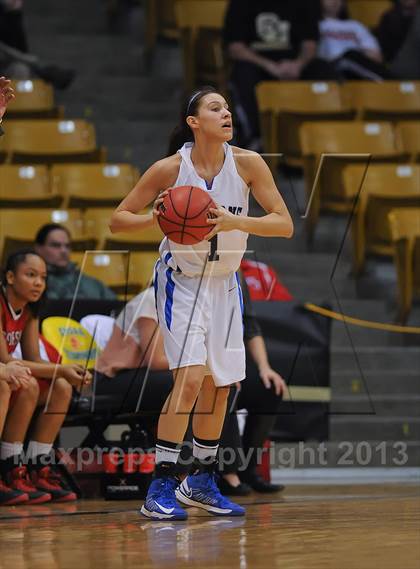 Thumbnail 2 in Regis Jesuit vs. Highlands Ranch (CHSAA 5A Final) photogallery.