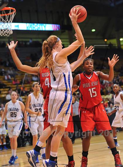 Thumbnail 3 in Regis Jesuit vs. Highlands Ranch (CHSAA 5A Final) photogallery.