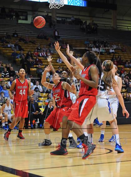 Thumbnail 2 in Regis Jesuit vs. Highlands Ranch (CHSAA 5A Final) photogallery.