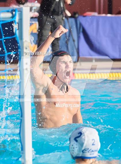 Thumbnail 2 in Clovis vs. Redwood (CIF NorCal Division 2 Regional Final) photogallery.