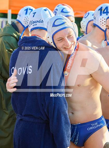 Thumbnail 2 in Clovis vs. Redwood (CIF NorCal Division 2 Regional Final) photogallery.