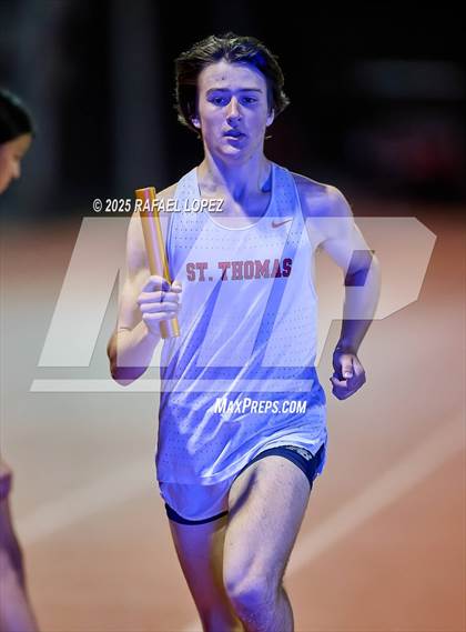 Thumbnail 1 in Eagle No Tax Relays (4x800M) photogallery.