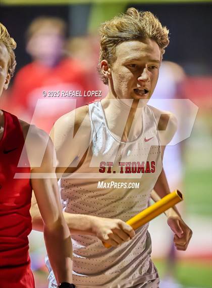 Thumbnail 2 in Eagle No Tax Relays (4x800M) photogallery.
