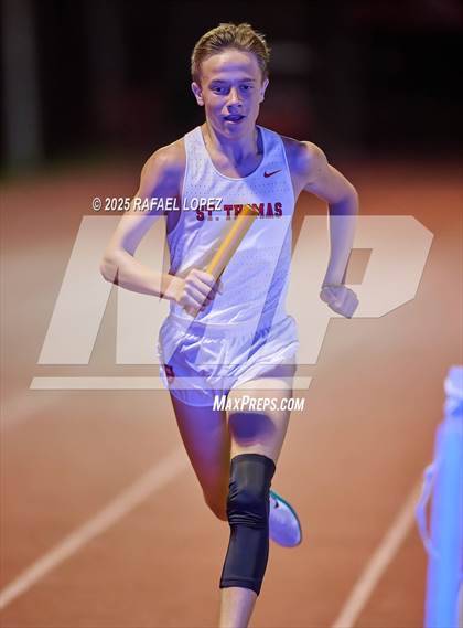 Thumbnail 2 in Eagle No Tax Relays (4x800M) photogallery.