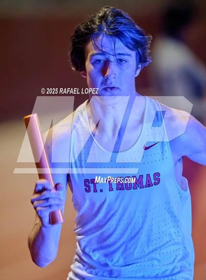 Thumbnail 1 in Eagle No Tax Relays (4x800M) photogallery.