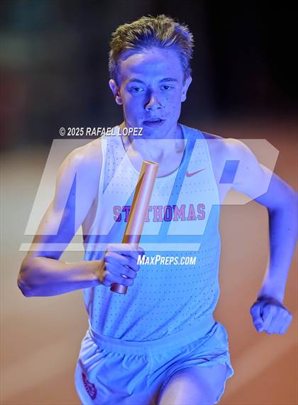 Thumbnail 3 in Eagle No Tax Relays (4x800M) photogallery.