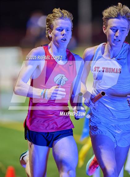 Thumbnail 1 in Eagle No Tax Relays (4x800M) photogallery.