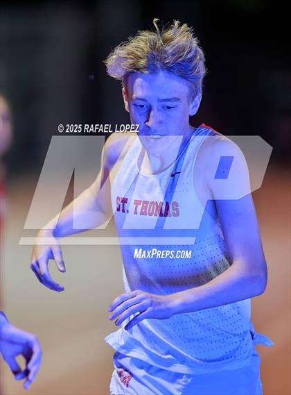 Thumbnail 2 in Eagle No Tax Relays (4x800M) photogallery.
