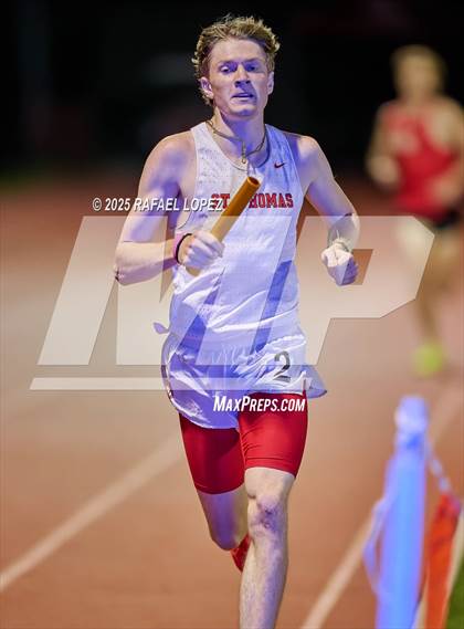 Thumbnail 2 in Eagle No Tax Relays (4x800M) photogallery.