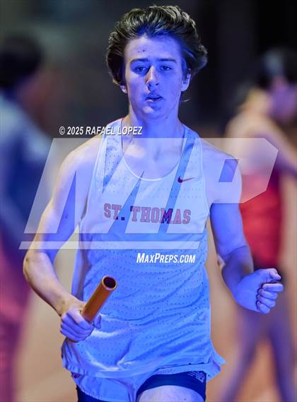 Thumbnail 2 in Eagle No Tax Relays (4x800M) photogallery.