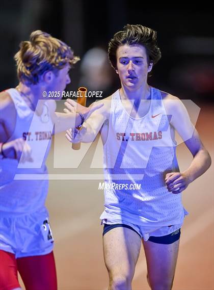 Thumbnail 2 in Eagle No Tax Relays (4x800M) photogallery.