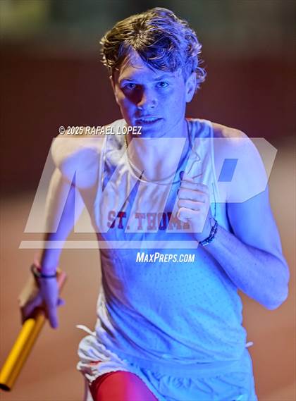 Thumbnail 1 in Eagle No Tax Relays (4x800M) photogallery.