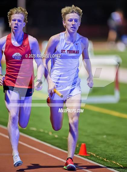 Thumbnail 3 in Eagle No Tax Relays (4x800M) photogallery.