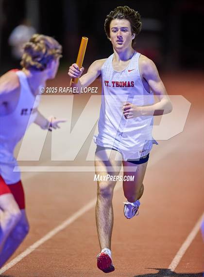 Thumbnail 3 in Eagle No Tax Relays (4x800M) photogallery.