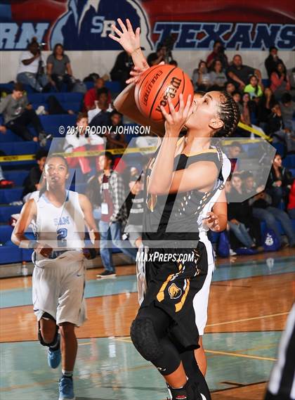 Thumbnail 3 in Sam Rayburn vs. Brennan (McDonald's Texas Invitational) photogallery.
