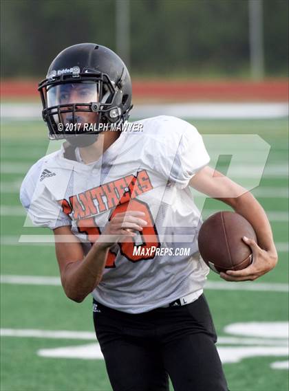 Thumbnail 1 in Medina Valley vs. Boerne-Champion photogallery.