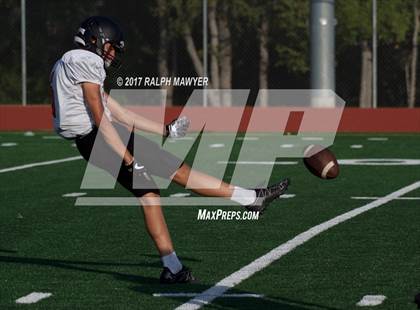 Thumbnail 1 in Medina Valley vs. Boerne-Champion photogallery.