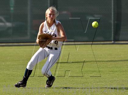 Thumbnail 1 in Tulare Western vs Frazier Mountain (Mira Monte Invitational Final) photogallery.